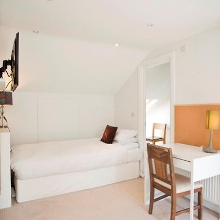 Hotel Veeve House Tennyson Road Kilburn London Exterior foto